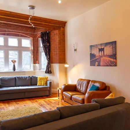 Apartment No 1 - The Old Red King Pub, Whitefield, Манчестър Екстериор снимка