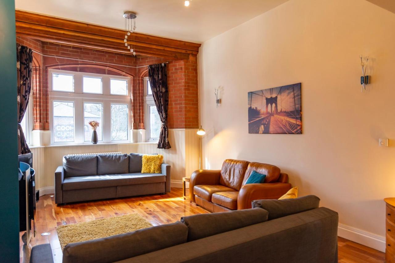 Apartment No 1 - The Old Red King Pub, Whitefield, Манчестър Екстериор снимка