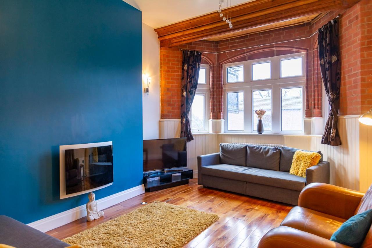 Apartment No 1 - The Old Red King Pub, Whitefield, Манчестър Екстериор снимка